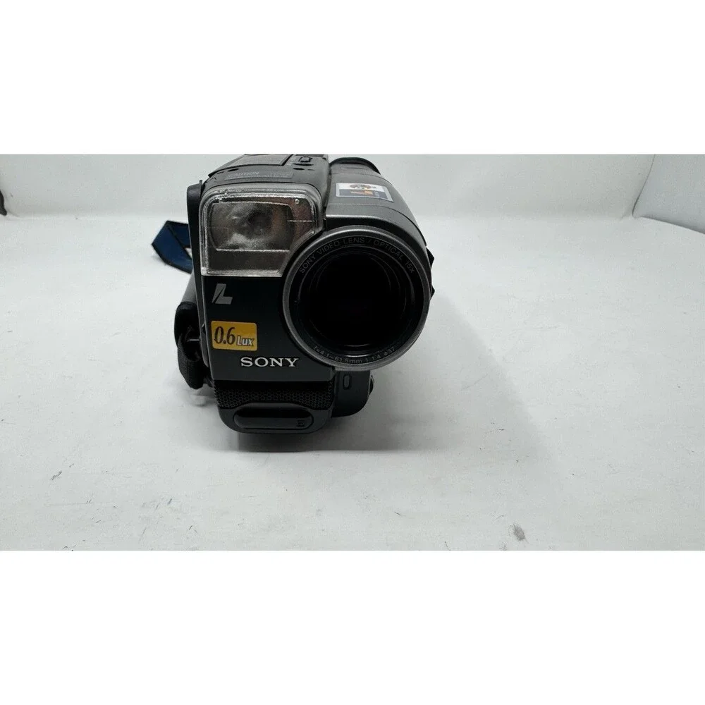 Sony Handycam CCD-TR86 8mm 30 X Digital Zoom Handheld Video Camera Parts Only!